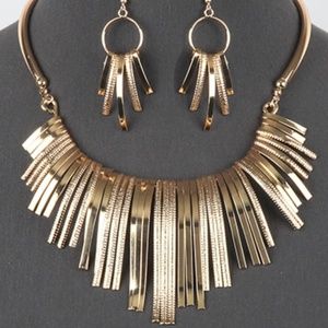 1063 - Multi Sized Bar Bib Necklace Set- Golden Metal
